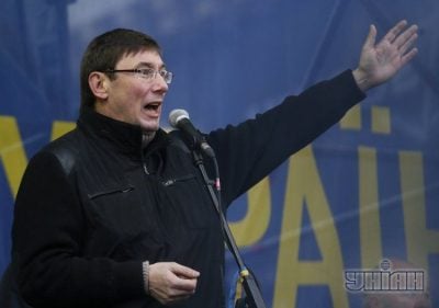 Юрий Луценко на сцене Майдана Юрий Луценко на сцене Майдана