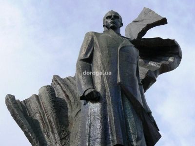 Коммунисты рады принятому ВР закону: можно снести памятники Бандере и Шухевичу