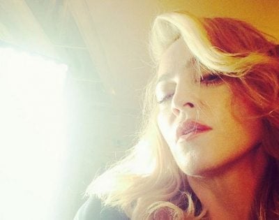 Мадонна сломала ногу, когда танцевала на каблуках