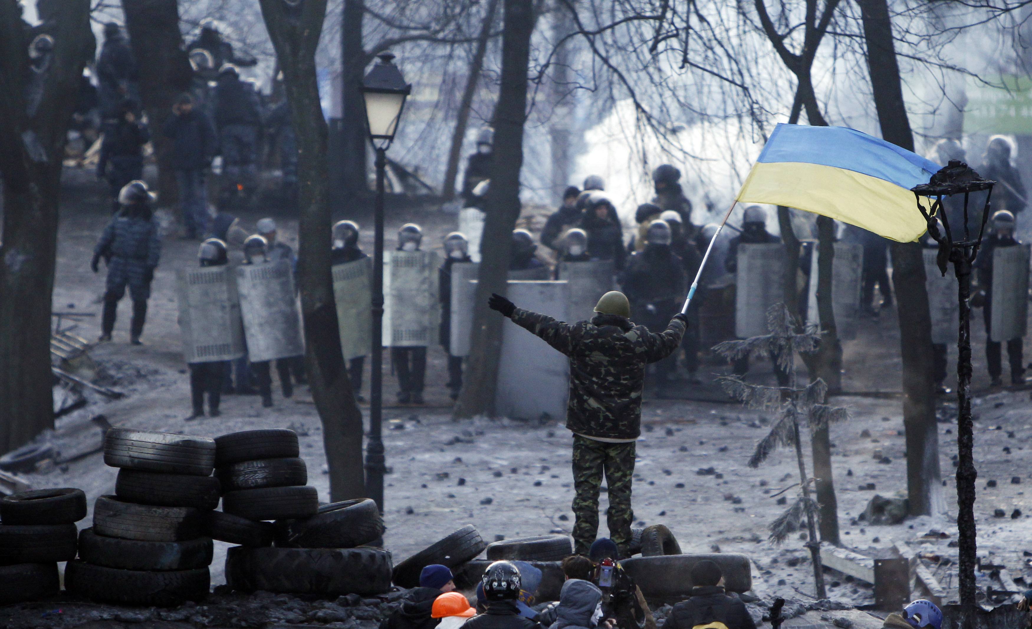 Что такое майдан. Майдан на Украине Грушевского УБИВТ Беркут. Киев Майдан 2014. Кризис на Украине 2014. Майдан на Украине в 2014.