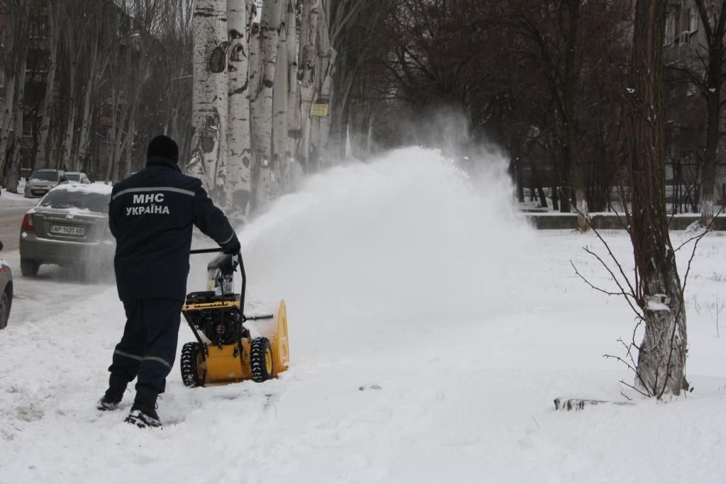 Сильные снегопады в Украине: обесточенные села и перекрытые дороги, опубликованы фото и видео
