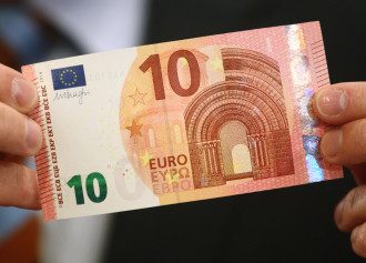 НБУ ощутимо снизил курс гривны к евро НБУ ощутимо снизил курс гривны к евро