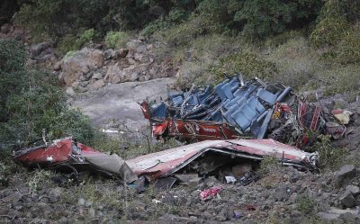 В Индии автобус упал в пропасть, погибли 27 человек, опубликованы фото