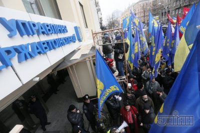 На днях активисты Автомайдана провели акцию протеста возле ГАИ На днях активисты Автомайдана провели акцию протеста возле ГАИ