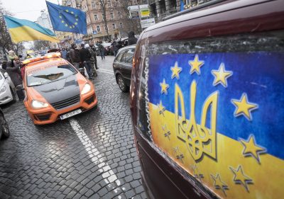 Машины Автомайдана, иллюстрация Машины Автомайдана, иллюстрация