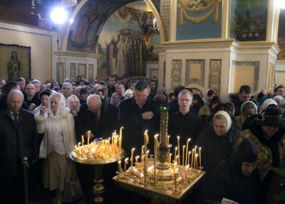 Янукович, Азаров и Рыбак помолились в Лавре