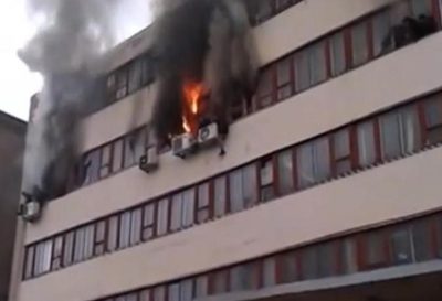 Опубликовано новое видео пожара в Харькове: люди выпрыгивали из окон