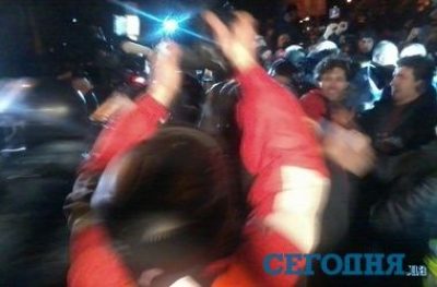 Стычка "Беркута" и активистов Автомайдана в Киеве: есть пострадавшие, опубликовано видео