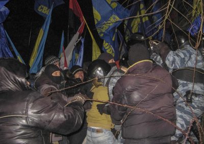 Политолог прокомментировал конфликты протестующих с "Беркутом"