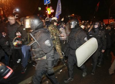 Как "Беркут" снимал маски перед активистами Майдана: опубликовано видео