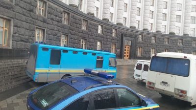 Милиция и "титушки" оцепили правительственный квартал: опубликованы фото