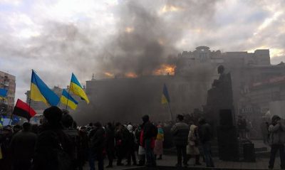 В Харькове "спортсмены" забросали дымовыми шашками Евромайдан, опубликовано фото