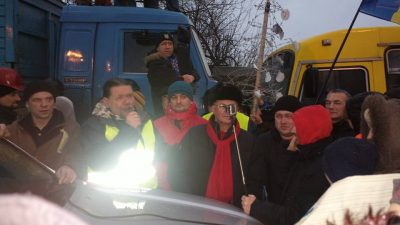 Автомайдан из Межигорья отправился к особняку Медведчука