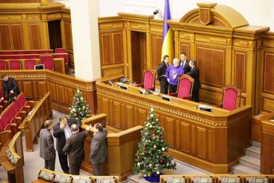 Регионалы пообещали "не позорить" Раду: силу применять не будут