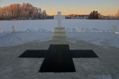 Водосвятие 2019: когда освящают воду в церкви и как использовать иорданскую воду