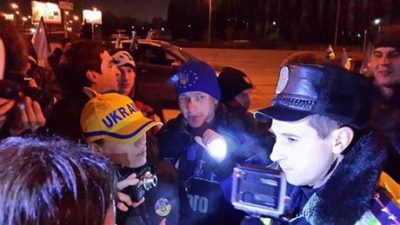 Под Киевом ГАИшники остановили активистов Автомайдана из-за флага Украины