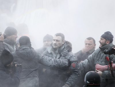 Драки в центре Киева: звучат взрывы, "Беркут" подходит, Кличко заявил о провокациях