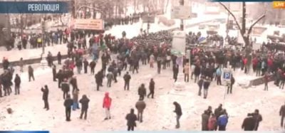 Противостояние на Грушевского продолжается: митингующие вплотную подошли к милиции Противостояние на Грушевского продолжается: митингующие вплотную подошли к милиции