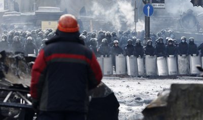 Киев протестует: обгоревшая Грушевского и баррикада возле Минюста, опубликованы фото