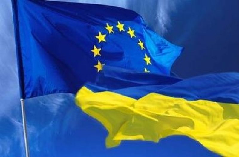 Квасьневский считает, что ЕС быстро введет санкции против власти за события на Майдане
