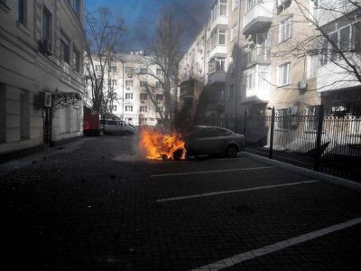 "Беркут" и "титушки" отбили у протестующих горящий офис ПР
