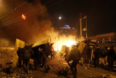На Майдане продолжается противостояние На Майдане продолжается противостояние
