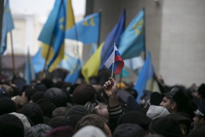 В Крыму строят баррикады и готовятся к новым дракам
