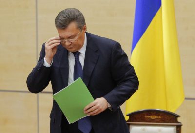 Янукович после выступления на пресс-конференции Янукович после выступления на пресс-конференции