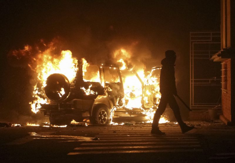 Во Львове активисты захватили обладминистрацию, СБУ, прокуратуру и налоговую, опубликованы фото