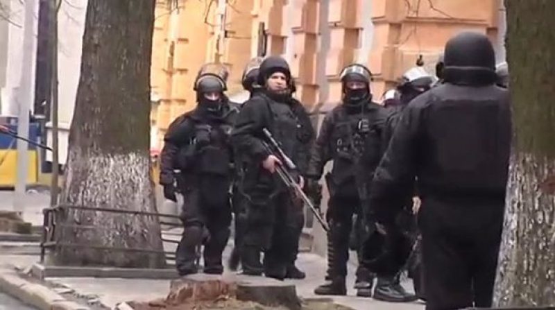 Экс-командующий обелил спецназ ВВ МВД: докладов о применении оружия "Омегой" против Майдана не было