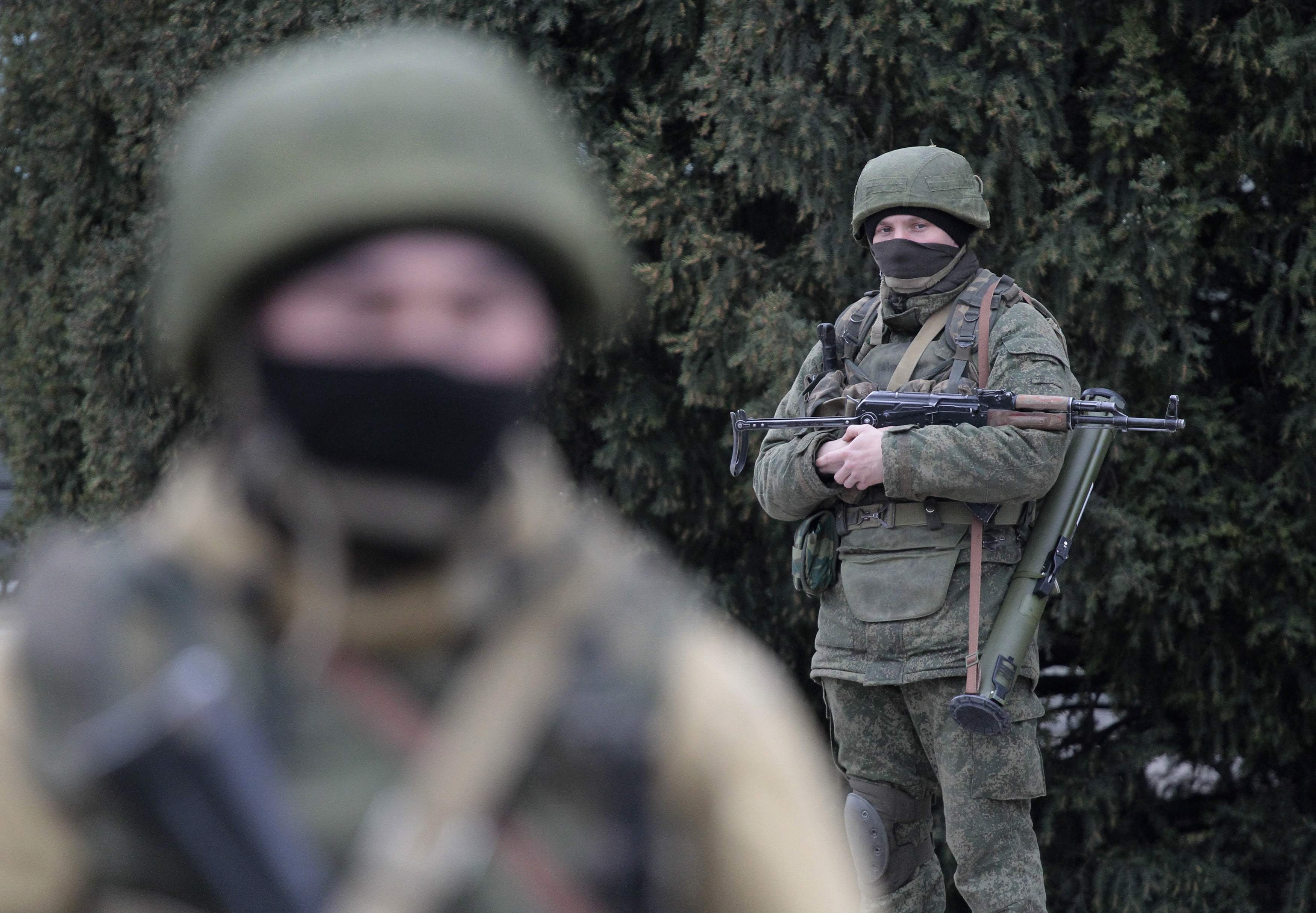 Новый облик военных. Солдат в Балаклаве. Российский солдат в Балаклаве. Балаклава Военная. Вежливые люди в масках.