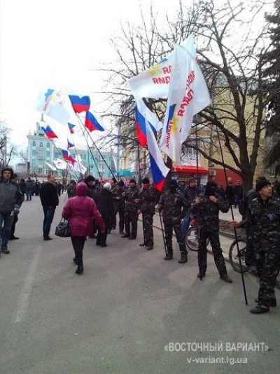 Штурм ОГА в Луганске пророссийскими активистами Штурм ОГА в Луганске пророссийскими активистами