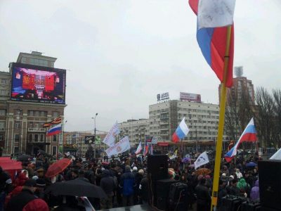 В Донецке участники пророссийского митинга требовали референдума и обратились к Путину