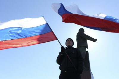 Российские флаги в Крыму