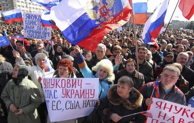 В Симферополе и Керчи митинговали "в поддержку Юго-Востока" Украины