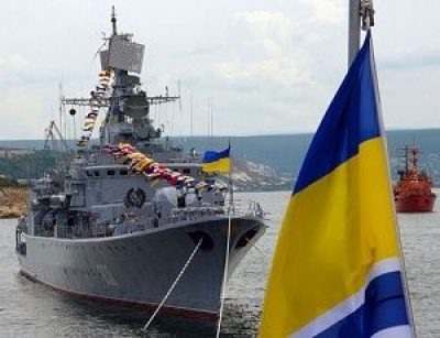 Севастопольские курсанты и моряки тральщика "Черкассы" возвращаются из Крыма на материк