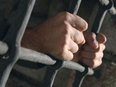 Заключенным разрешили иметь при себе компьютеры и телефоны Заключенным разрешили иметь при себе компьютеры и телефоны