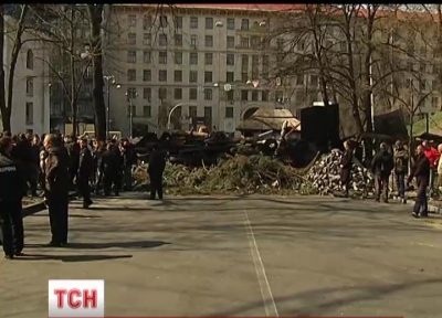 Баррикада на Парковой аллее Баррикада на Парковой аллее