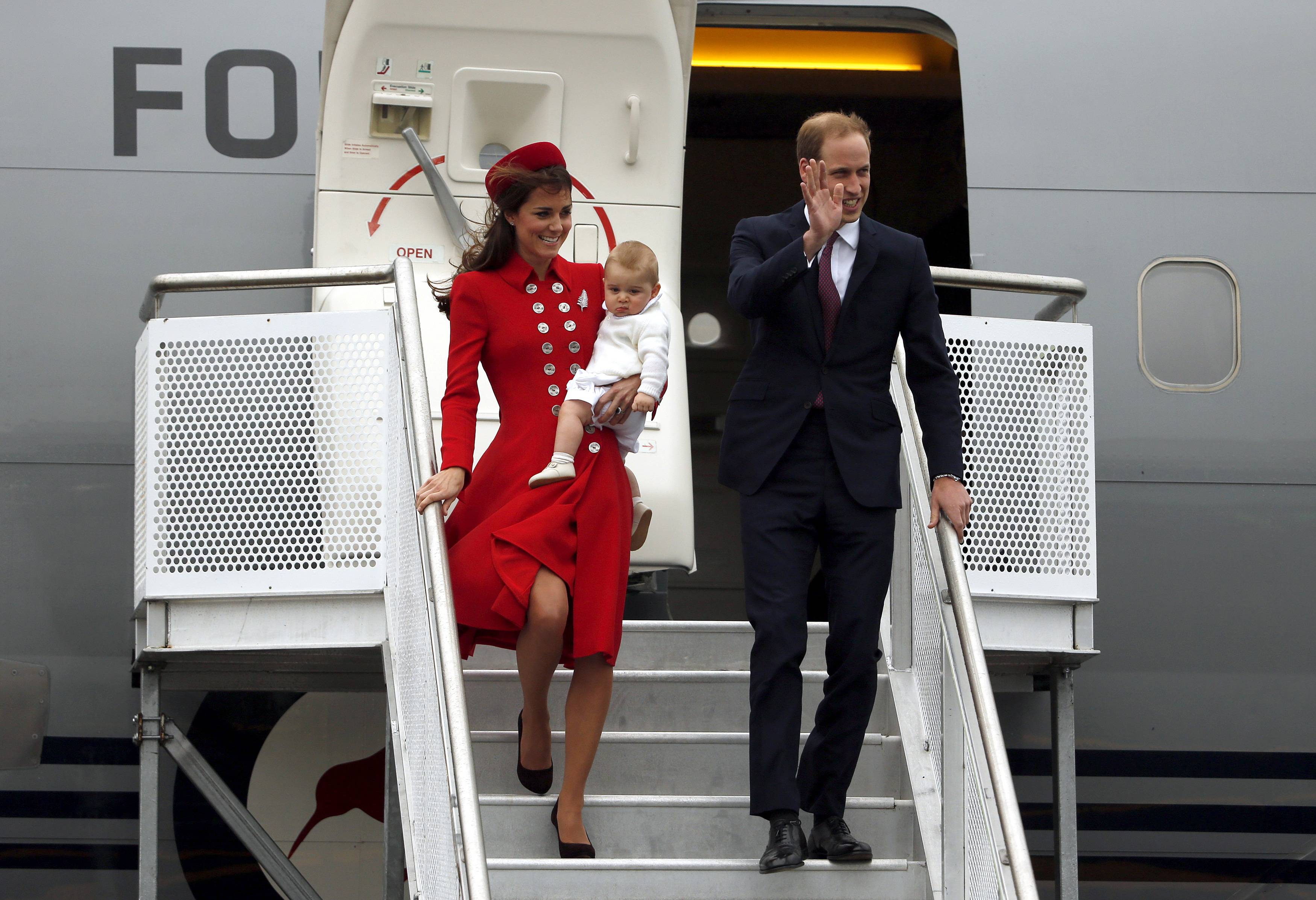 Кейт Миддлтон и принц Уильям с сыном прилетели в Новую Зеландию