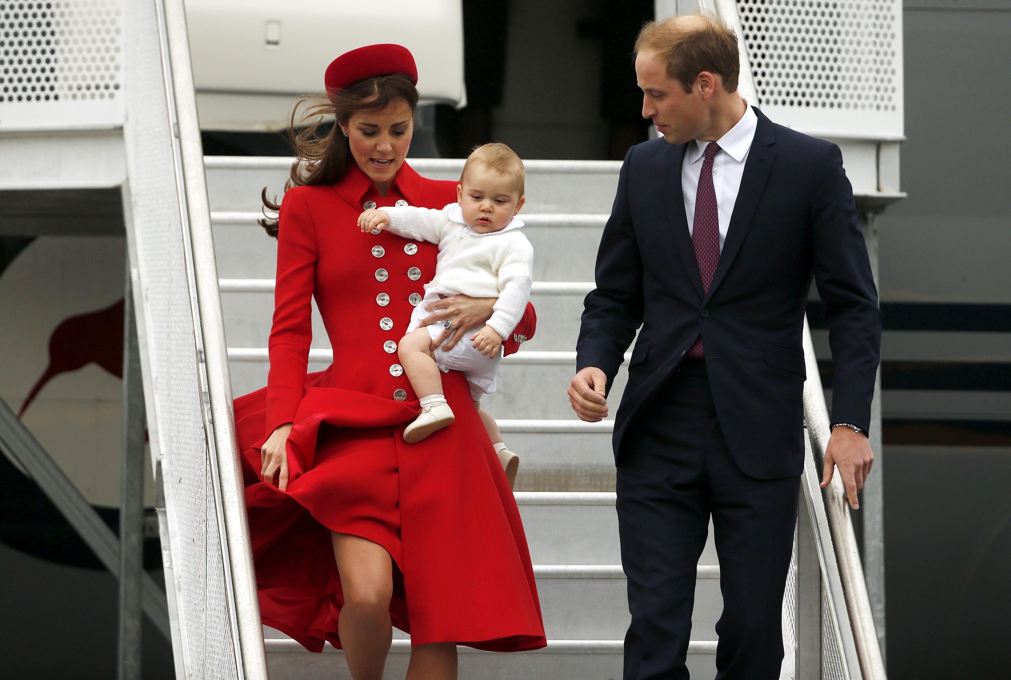 Кейт Миддлтон и принц Уильям с сыном прилетели в Новую Зеландию