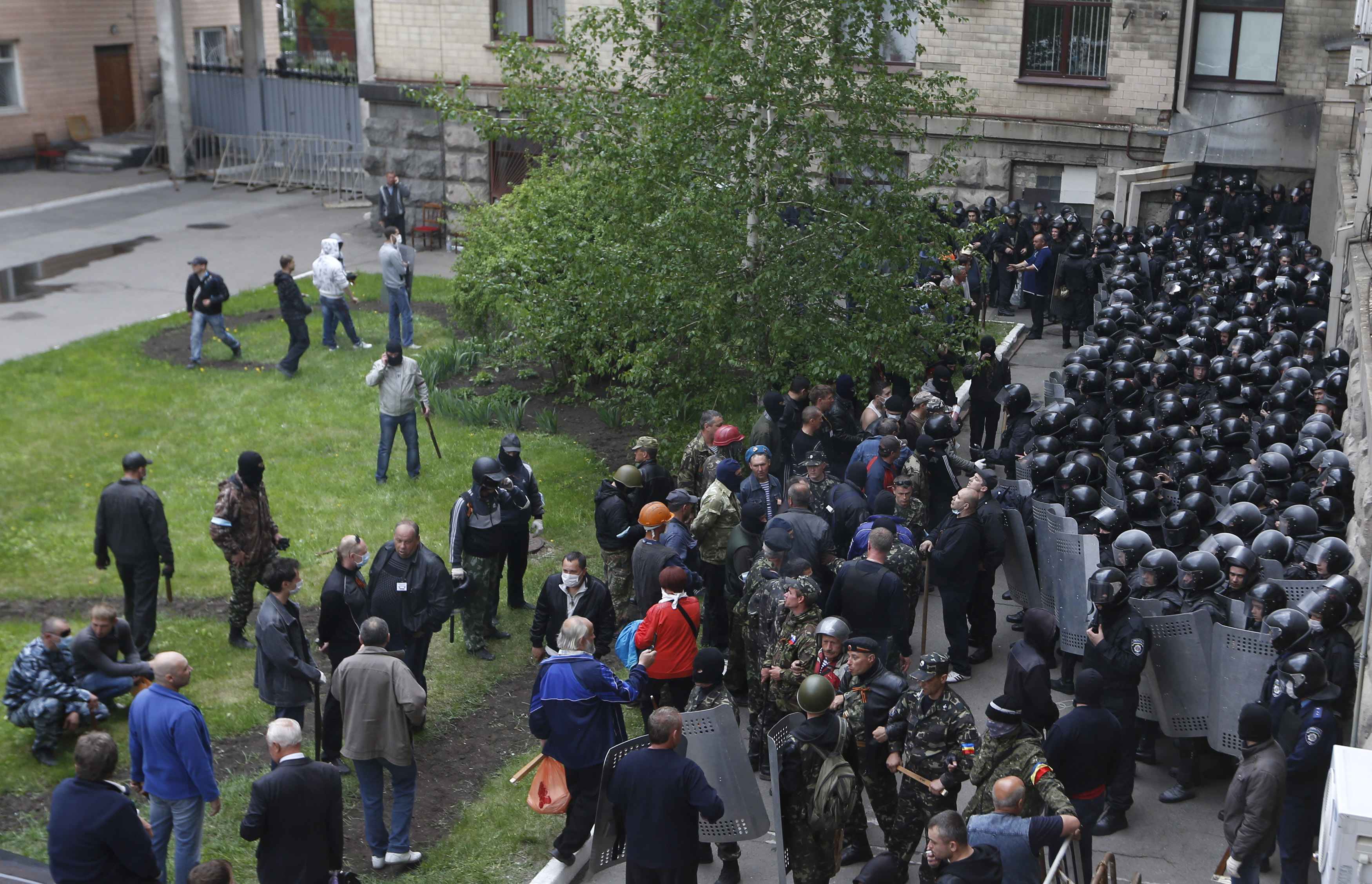 Популярная политика Луганск захвачен