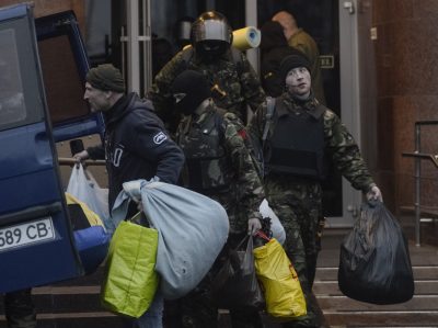 Выезд "Правого сектора" из гостиницы "Днепр" Выезд "Правого сектора" из гостиницы "Днепр"