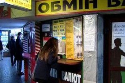 На дневном межбанке гривна опустилась еще больше: 11,70 за доллар
