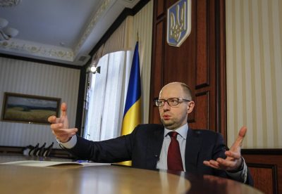 Яценюк хочет повысить зарплату пограничникам и СБУшникам в зоне АТО