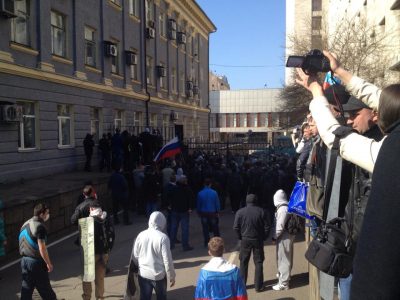 Штурм в Донецке: сепаратисты под флагами России полностью заняли ОГА