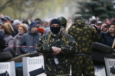 Террористы атаковали милицию еще в одном городе Донбасса: люди вышли против сепаратистов - СМИ