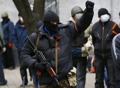 Террористы в Славянске захватили СБУ и возводят баррикады: опубликованы фото и видео