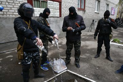 "Зеленые человечки" на Донбассе захватили отделы милиции еще двух городов