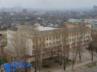 Школа в Славянске. Иллюстрация Школа в Славянске. Иллюстрация