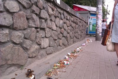 На улицах Киева некуда выбрасывать мусор
